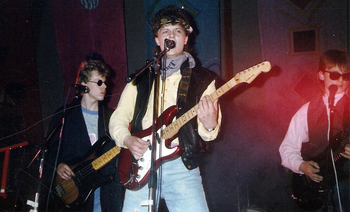 Finn Harald Røed in concert with The Dukes in 1987